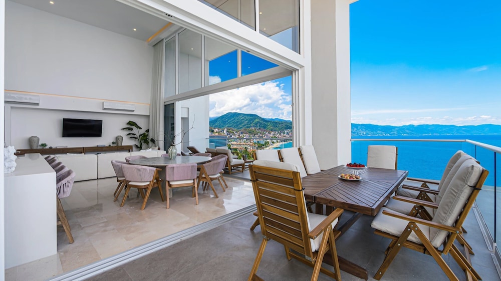 4BR Luxury Penthouse with Ocean Views