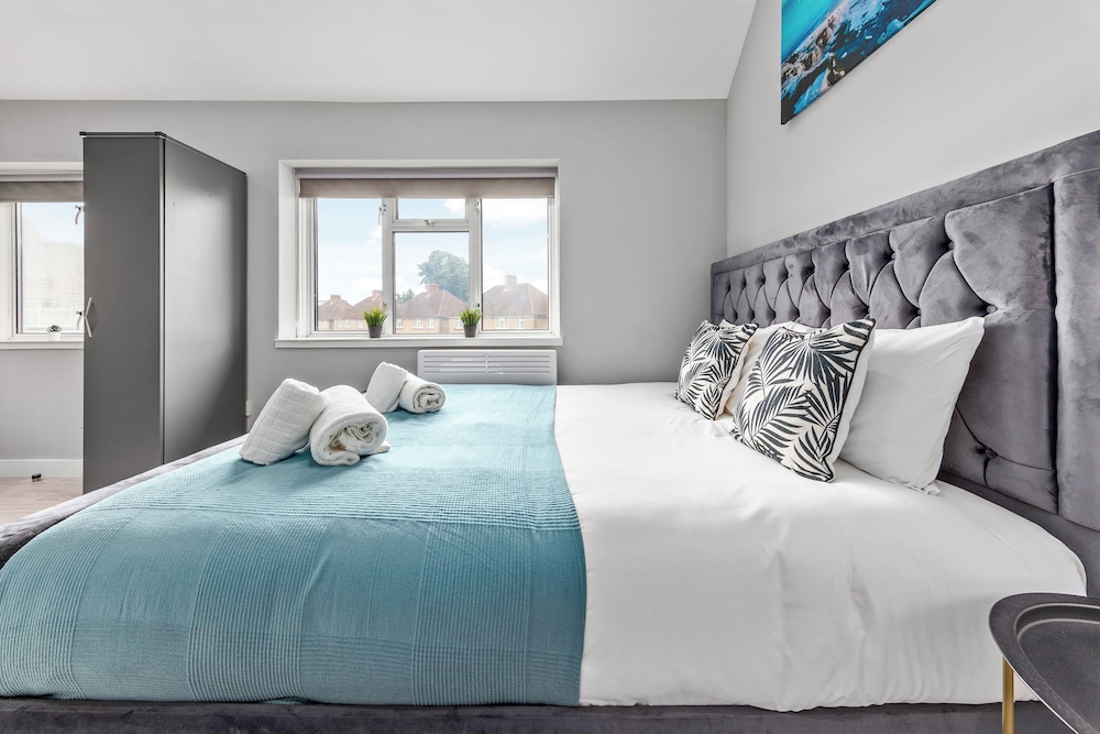 Cozy Serviced Room in Feltham Heathrow London Tw13