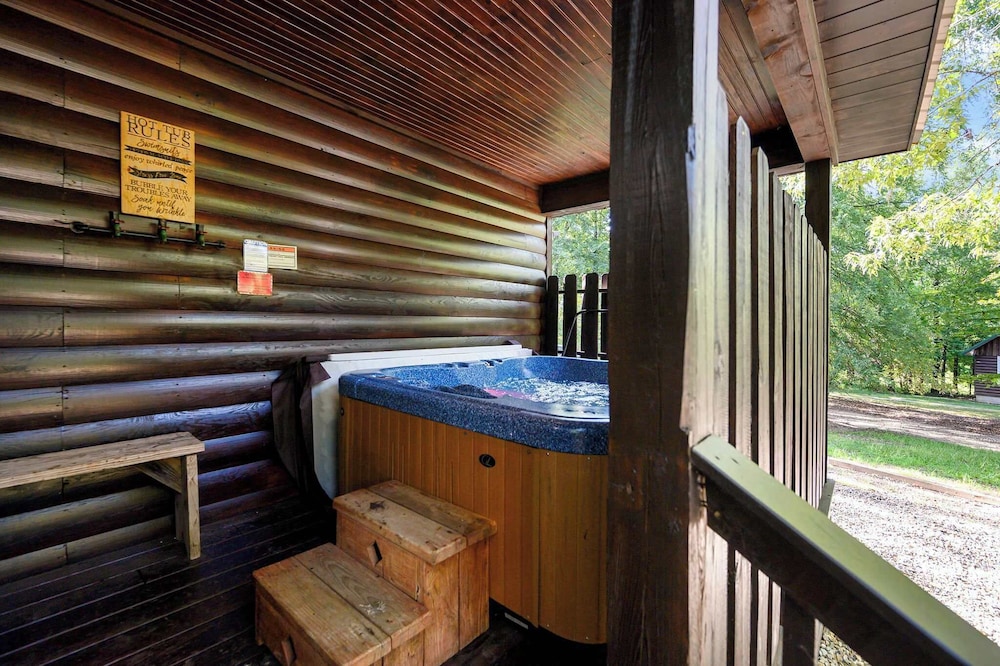 Sunset Ridge Cozy Cabin for 6