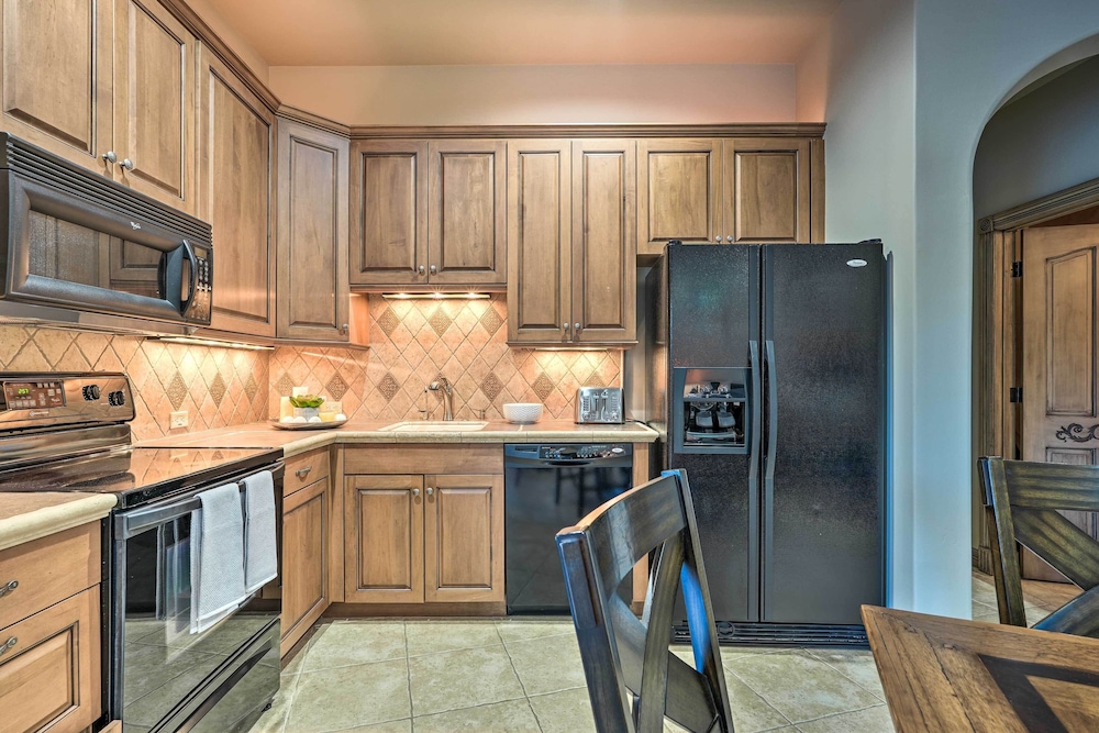 Paradise Valley Villa w/ Luxe Pool & Outdoor Games view 2