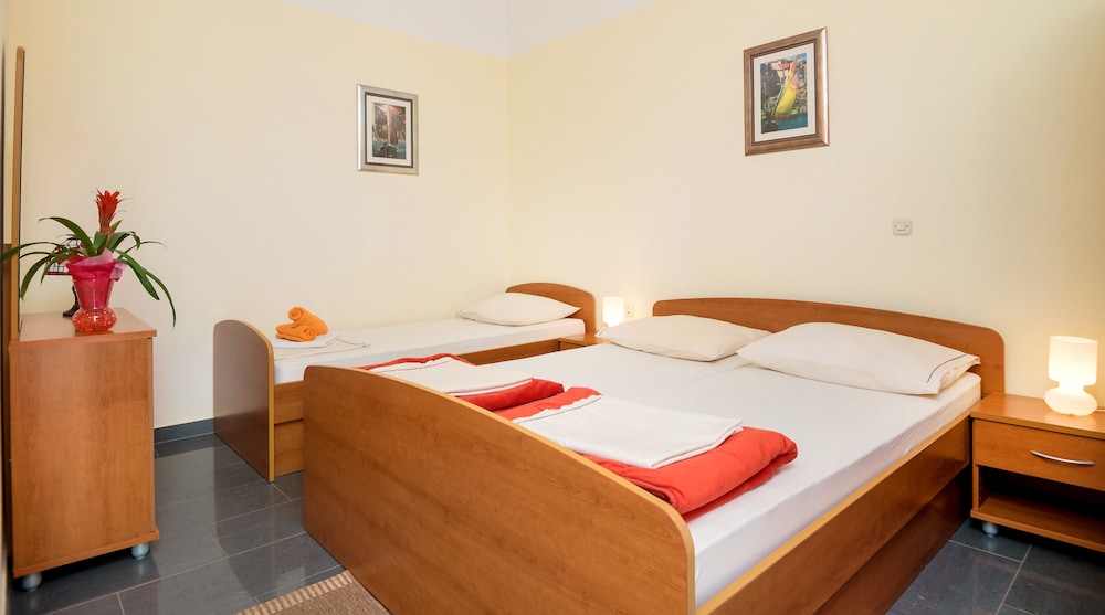 Apartments Vila Adrijana and Fitness Studio Wolf