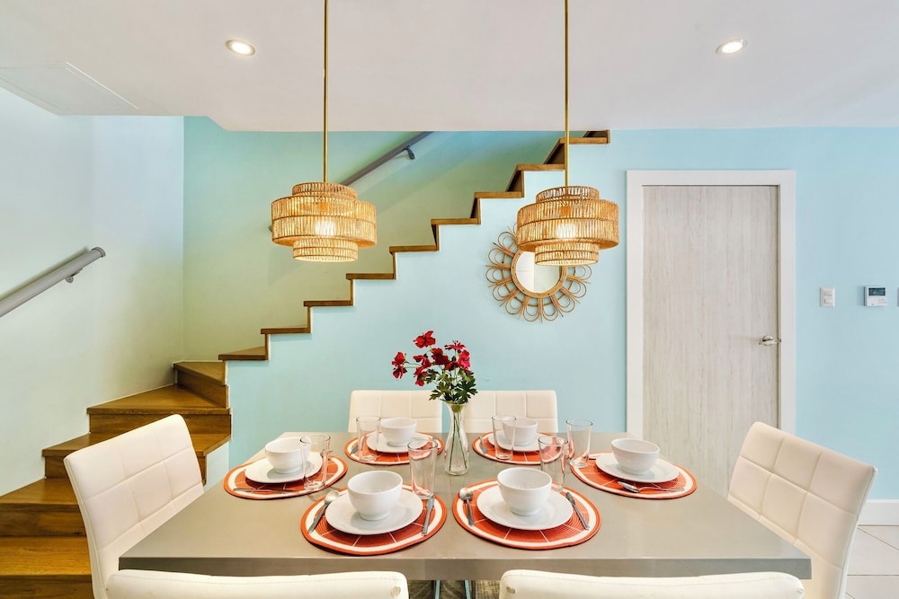Las Islas Condominiums