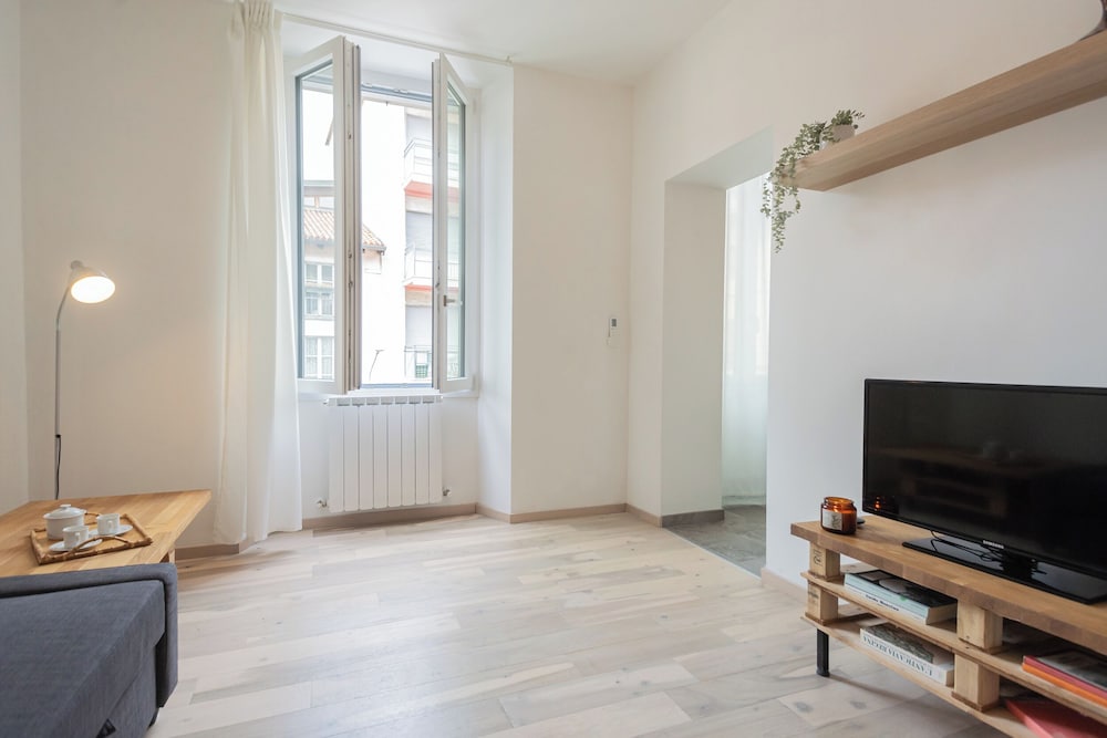 Old Court Hideaway by Rent all Como
