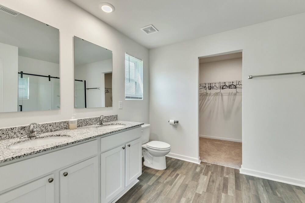 5br Pet Friendly Retreat With Garage Parking 5 Bedroom Home
