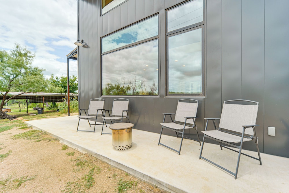 20-acre Property w/ Trail: Hill Country Hideaway!