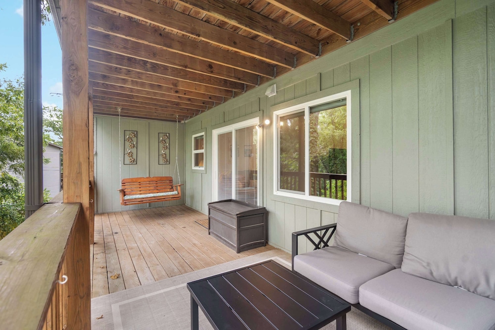 The Greenview Haven: Cozy For 6!