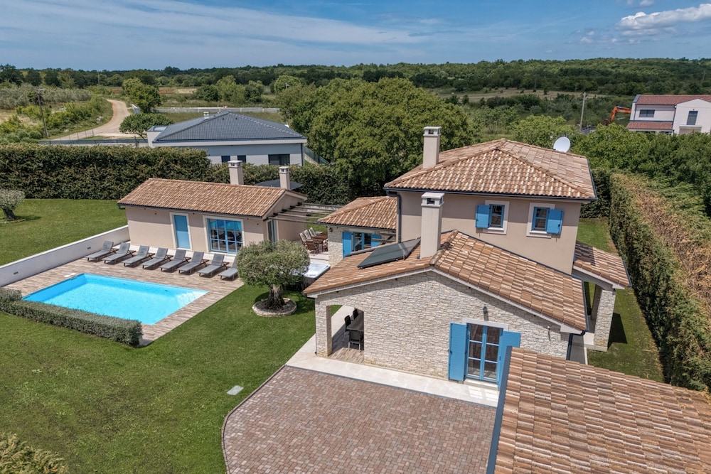 Villa Milo - Mali Vareski With Pool