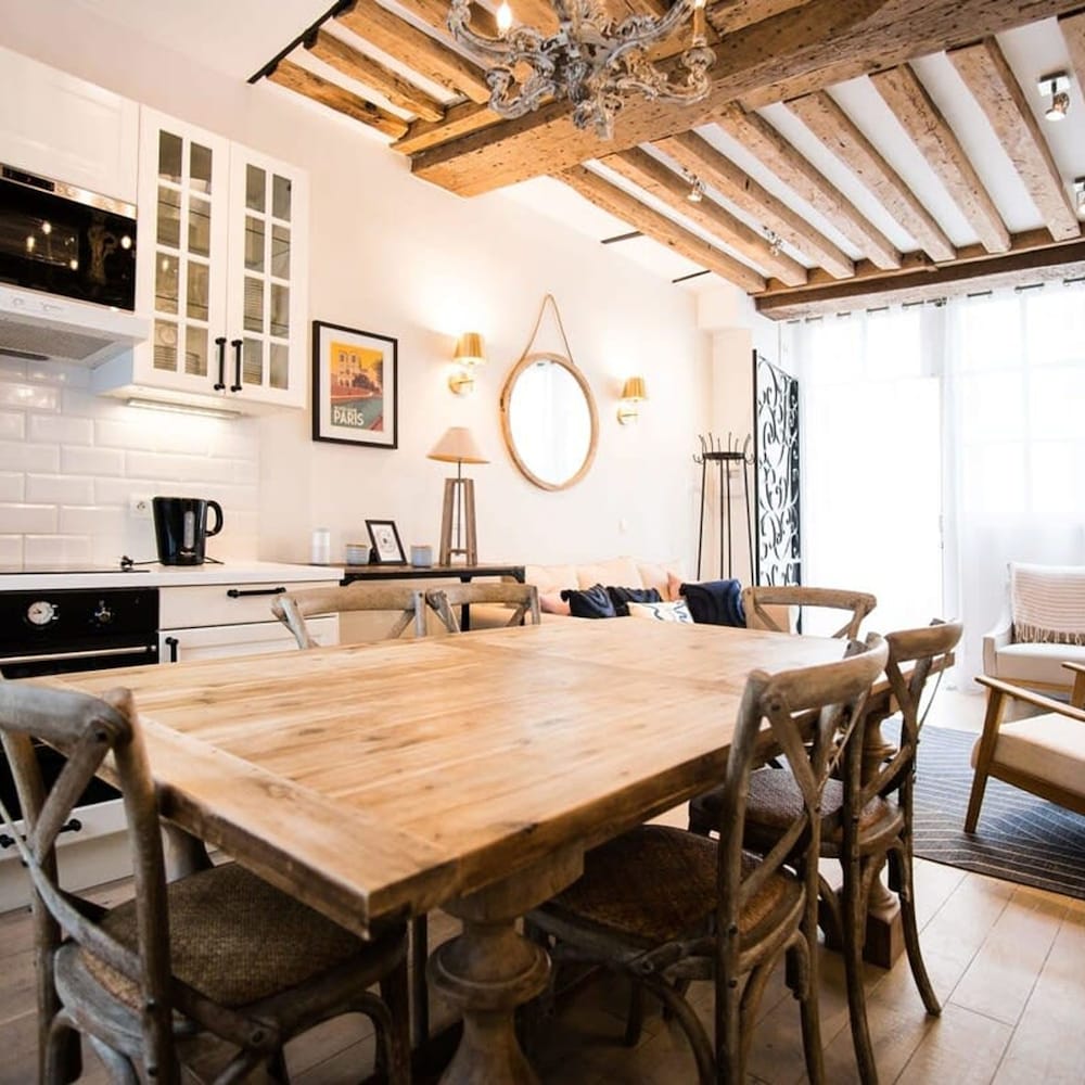 Classy Bourgeois Chic 2 Bedroom Apt in Le Marais