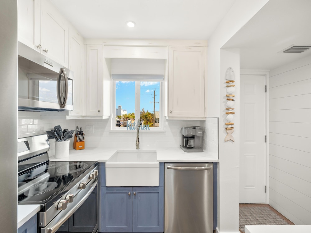 Seaside 2 by Distinctive Beach Rentals