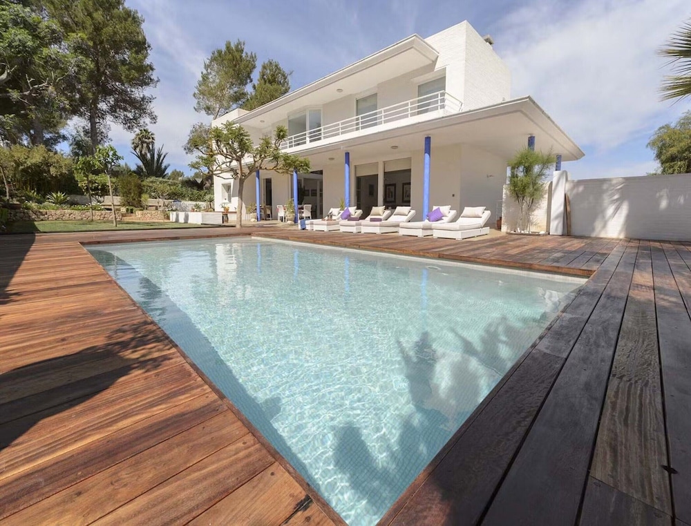 Majestic Villa Near San Antonio