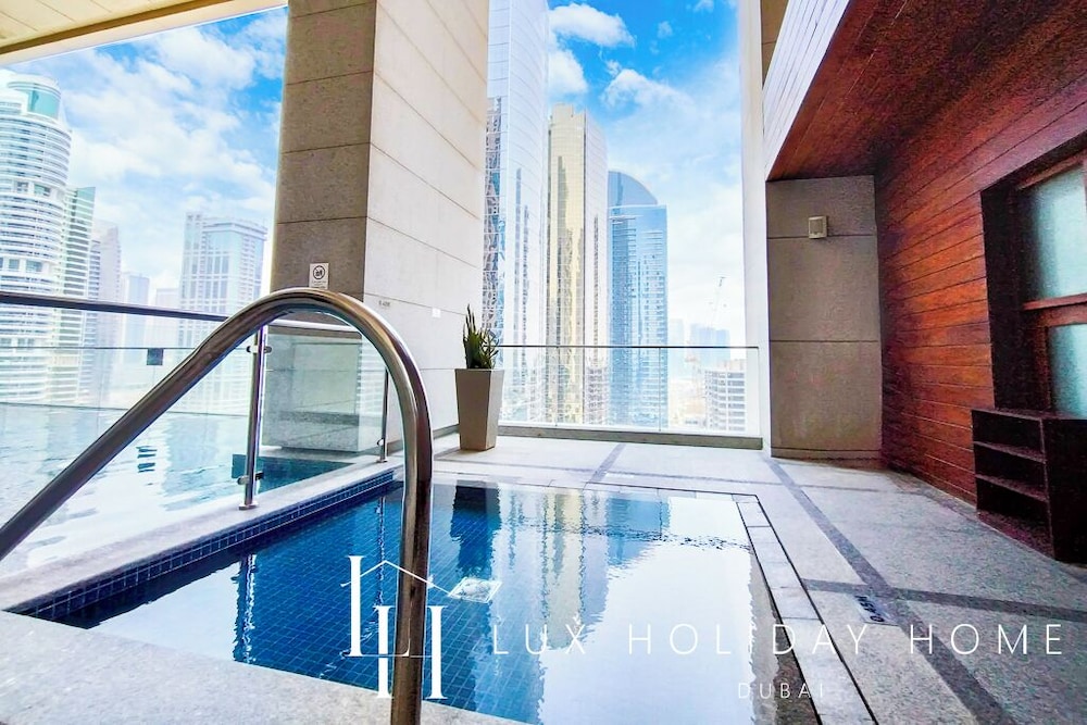 LUX The Bonnington JLT Suite