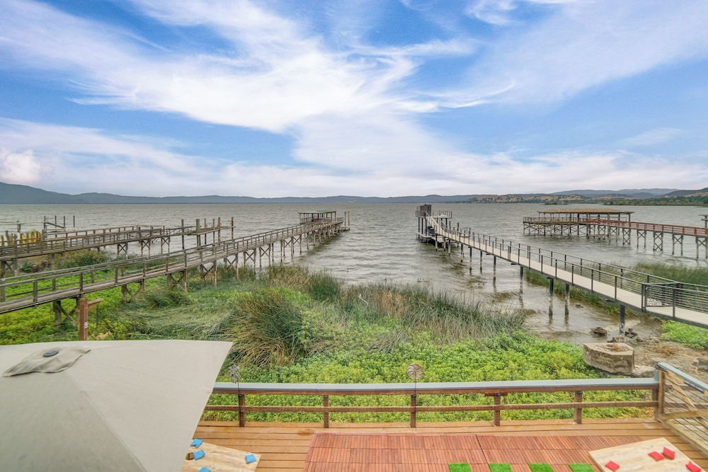 Waterfront Clear Lake Home w/ Game Room & Deck!