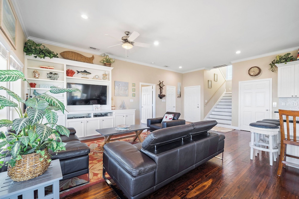 Beach Heaven by Ryson Vacation Rentals