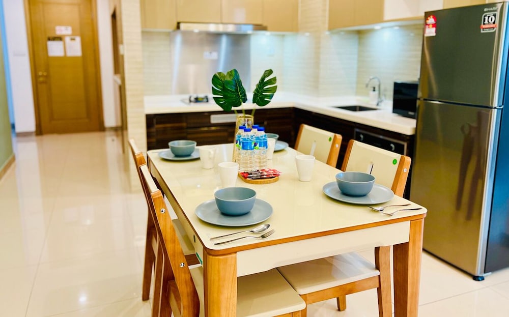 R&F PRINCESS COVE BY HOMEFORT SUITES