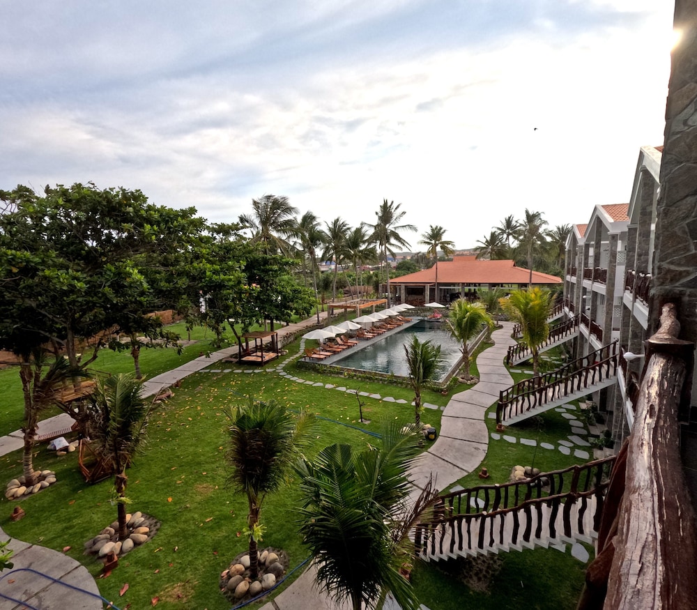 Charm Hon Rom Villas Resort