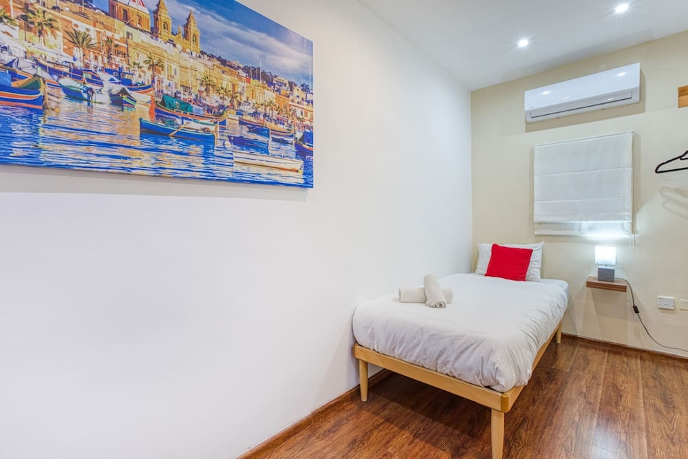 Benny s Seaside Escape Sliema