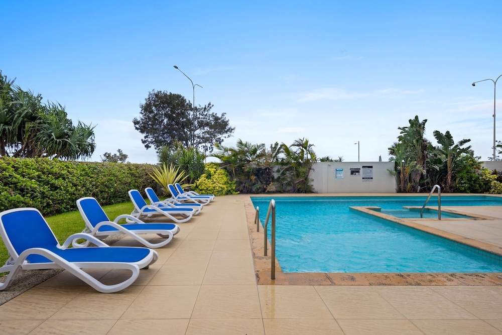 Absolute Beachfront Apartment in Surfers