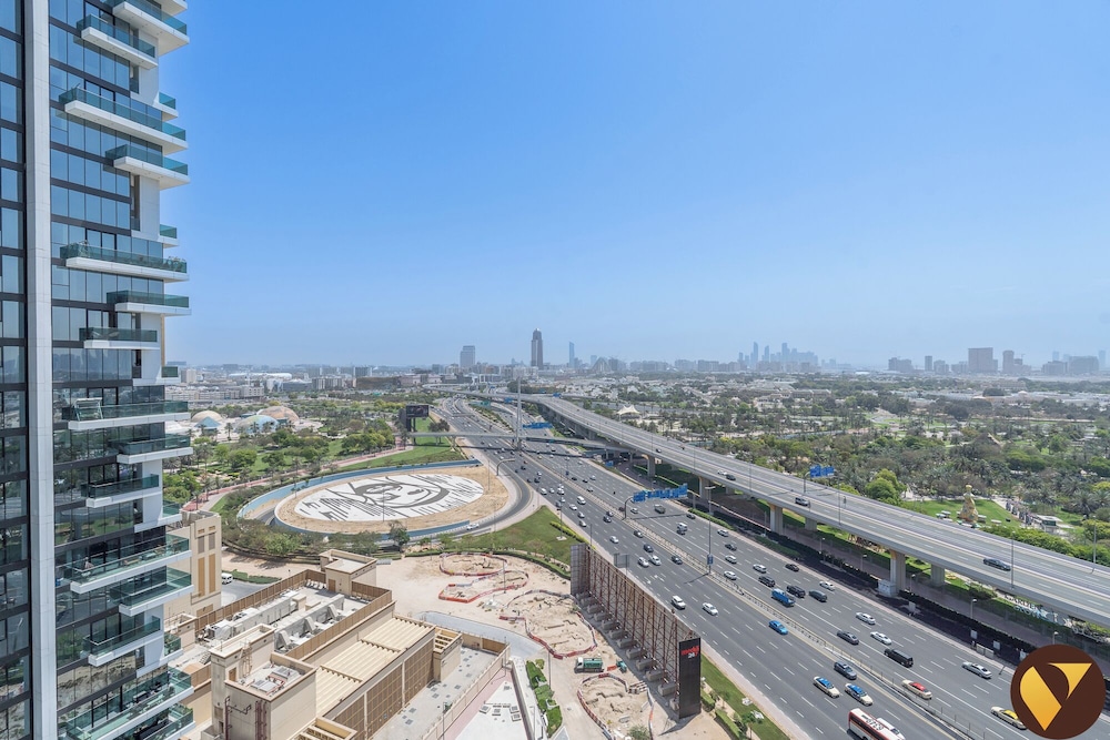 Vogue Near Metro Park & Dubai Frame