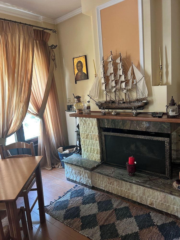Aristarchos Lodge