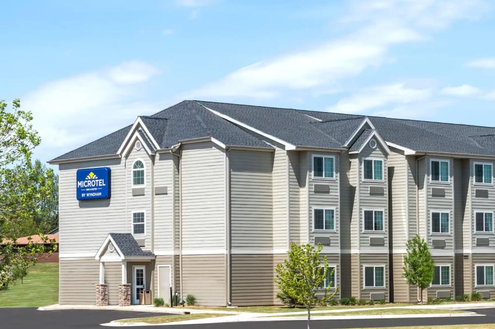 Dickinson Vacations - Microtel Inn  Suites by Wyndham Dickinson - Property Image 2
