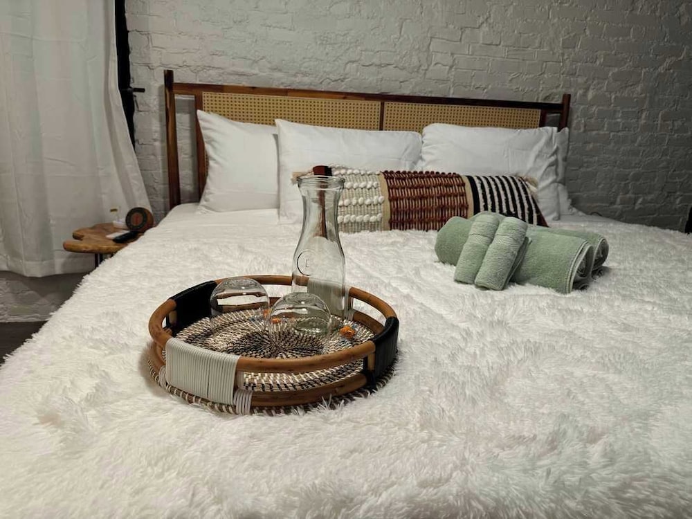 Jungle House Downtown Columbus – Modern Boutique Suites