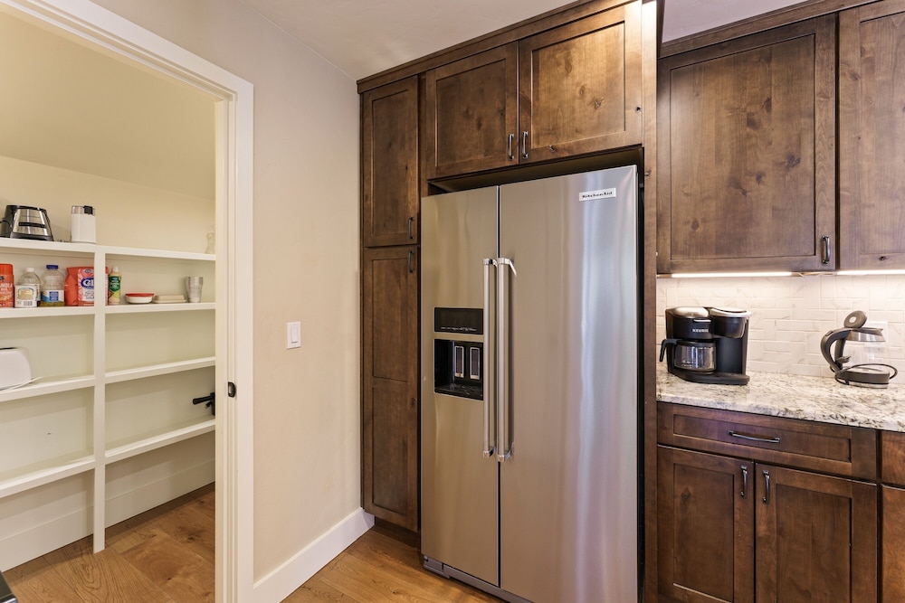 20 Aspen Lane 5 Bedroom Home