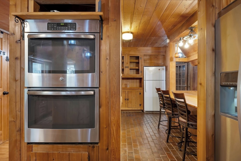 Pet-friendly 3BR Lake House Firepit + Pier