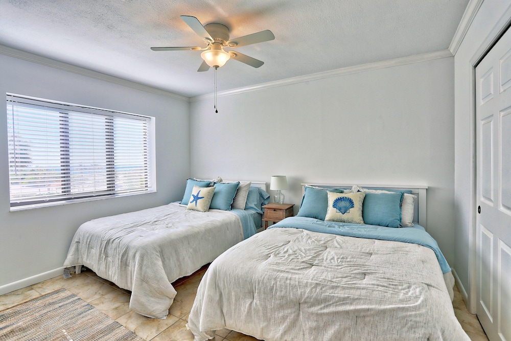 Land's End 9-301 Beach Front-premier