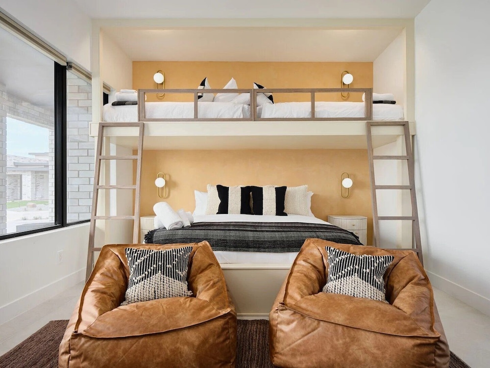 Luxe - Solstice Retreat - Heated Pools - 2 Homes