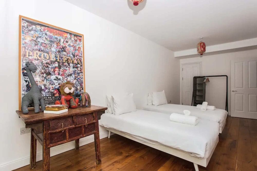 Cosy 2 Bedroom Apartment With Great Outdoor Balcony