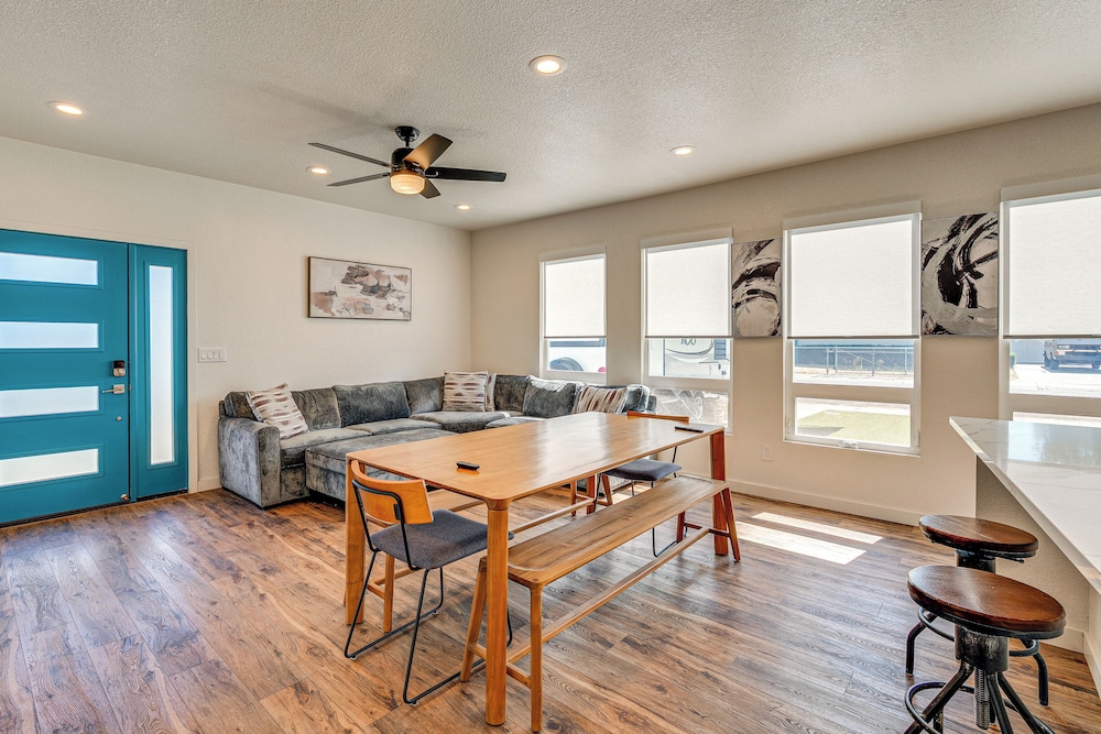 2 Mi to Dtwn: Home w/ Private Pool in Sacramento