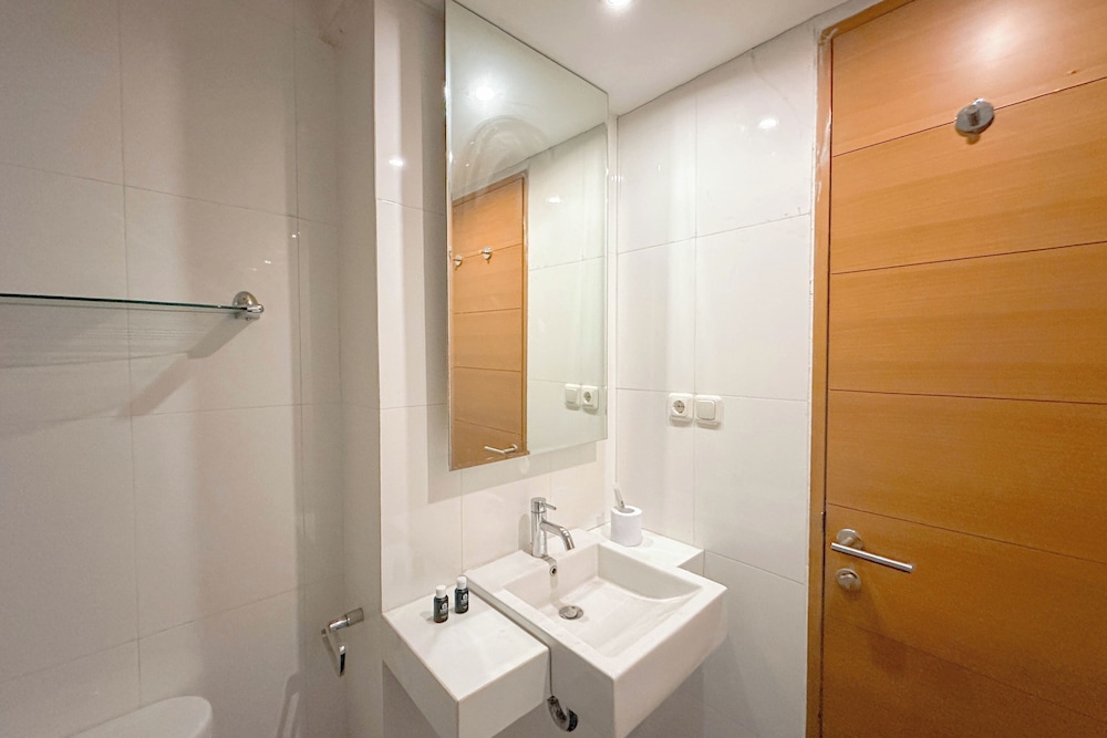 Spacious And Comfortable Living 3Br Apartment At Aryaduta Residence