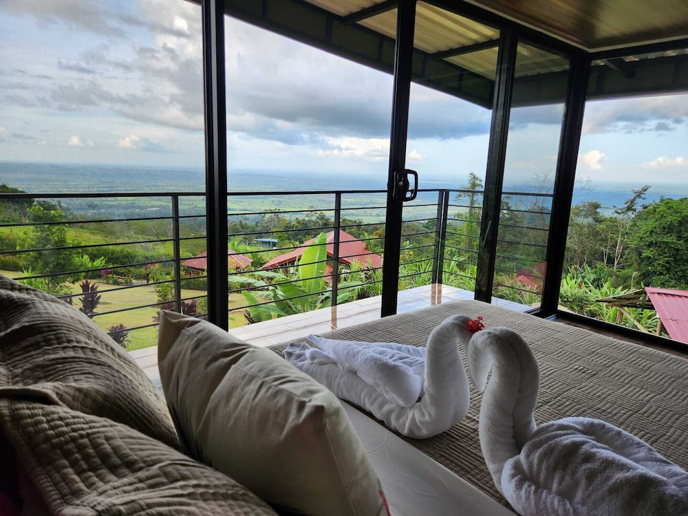 Cabañas Caeli, El Colibri, NEW La Fortuna Rainforest Cabin w Panoramic Views