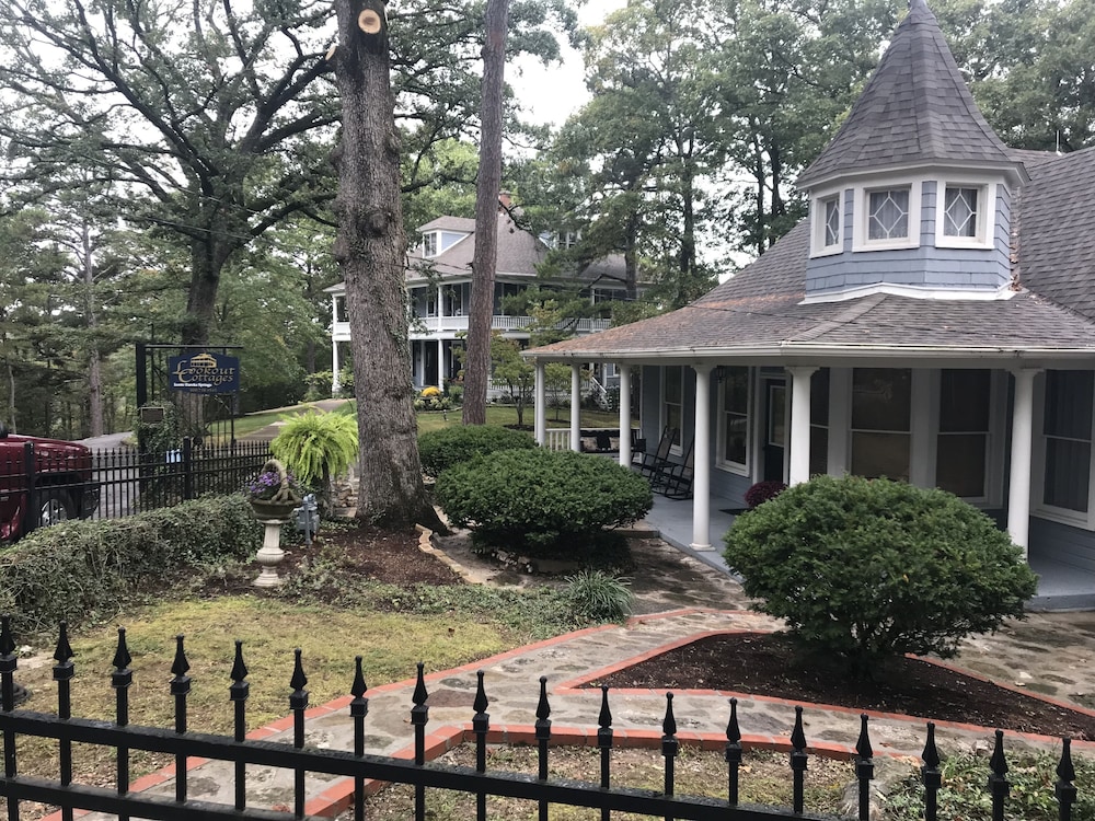 Lookout Cottages