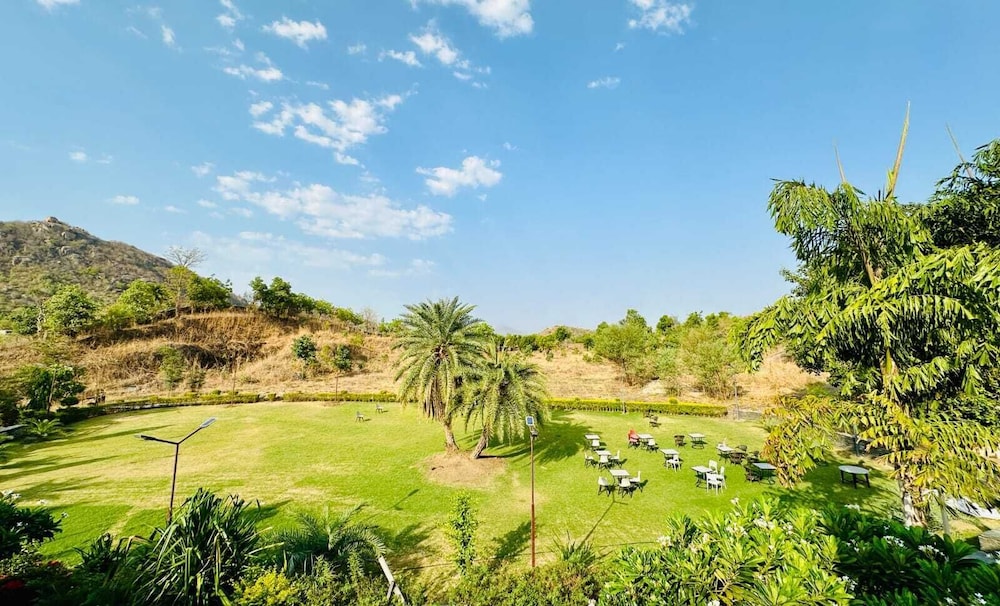 Valencia Club Abu - Resort In Abu