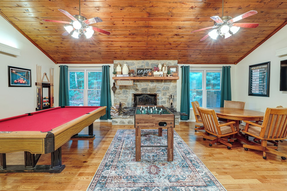 Deck & Game Room! Lakefront Blue Ridge Mtn Gem