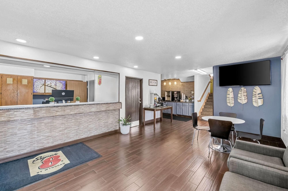 Super 8 by Wyndham Franklin view 2