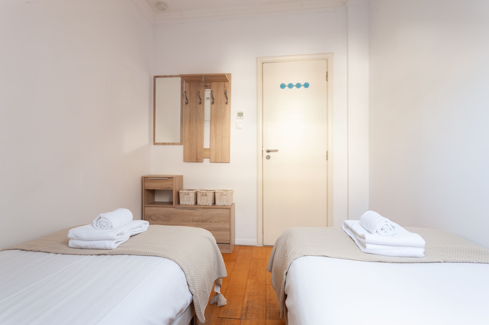Liberty Penthouse Three-Bedroom Apartment - by LU Holidays