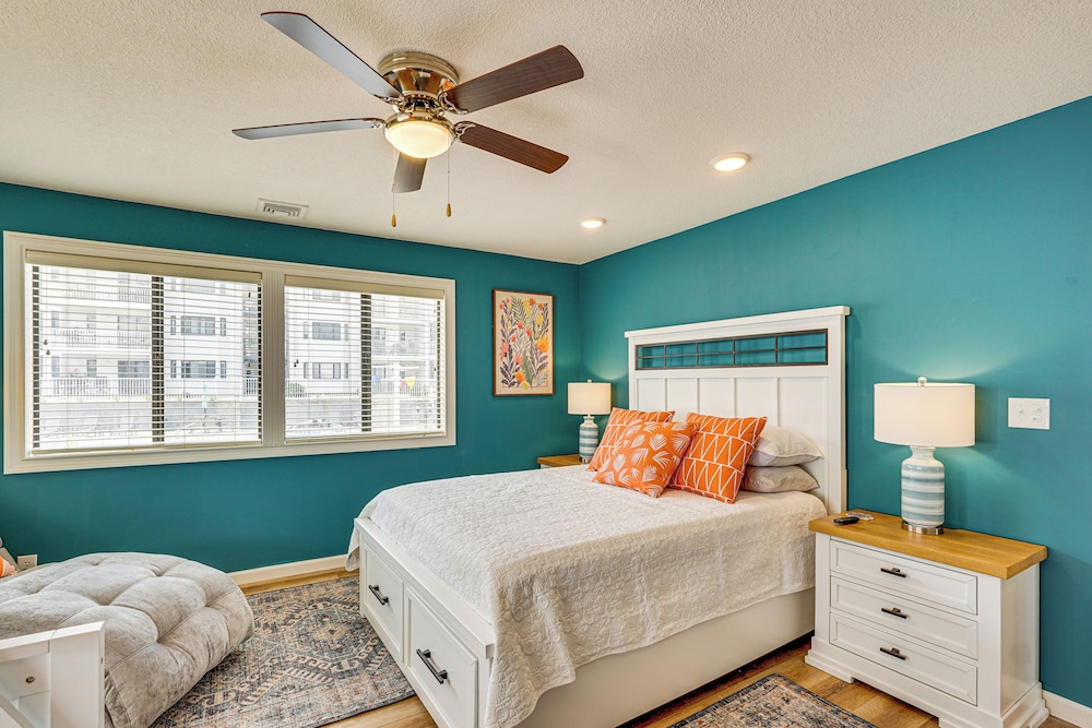 Pool Access & Lake Views: Osage Beach Family Gem