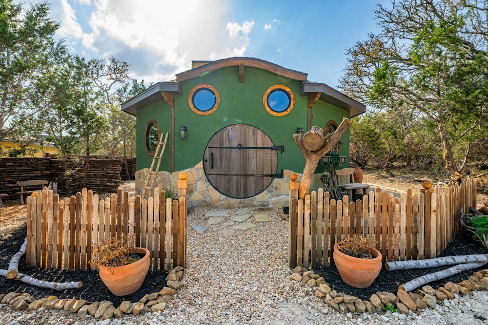 Woodsman Hobbit with Hot Tub & Fireplace