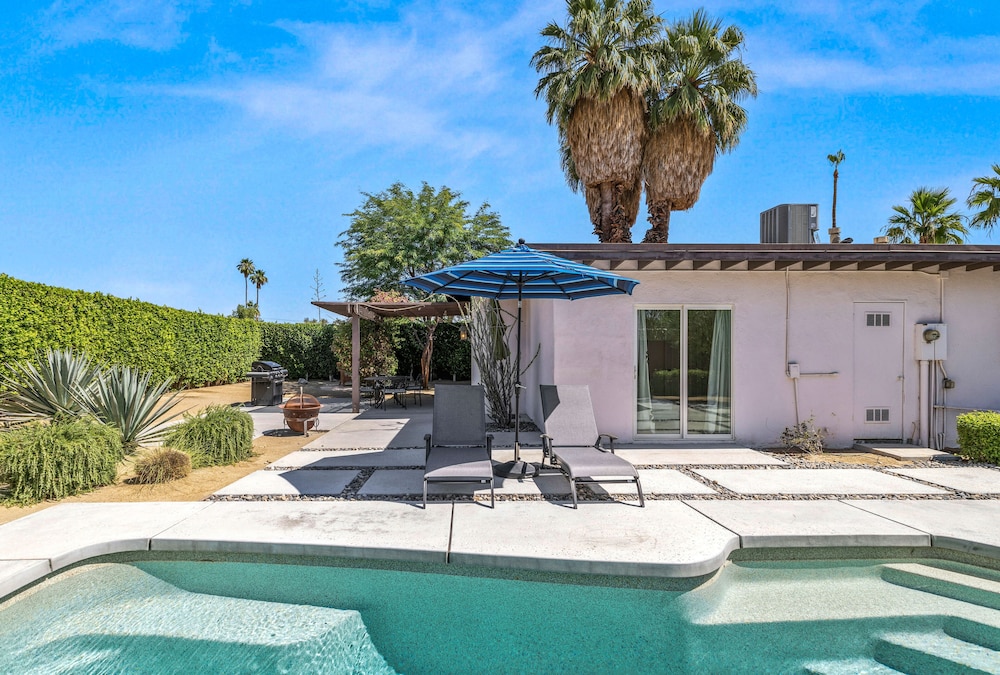 Cozy Desert Bungalow