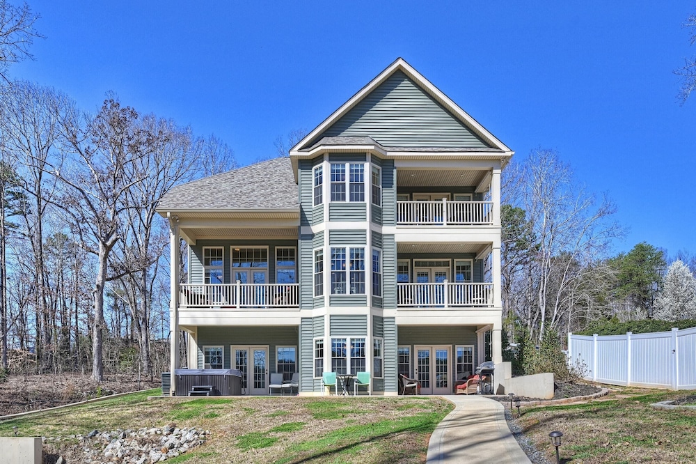 Sleeps 22, Lakefront w/ Private Dock & Pool, 2 Houses Lake Living by Avantstay view 5