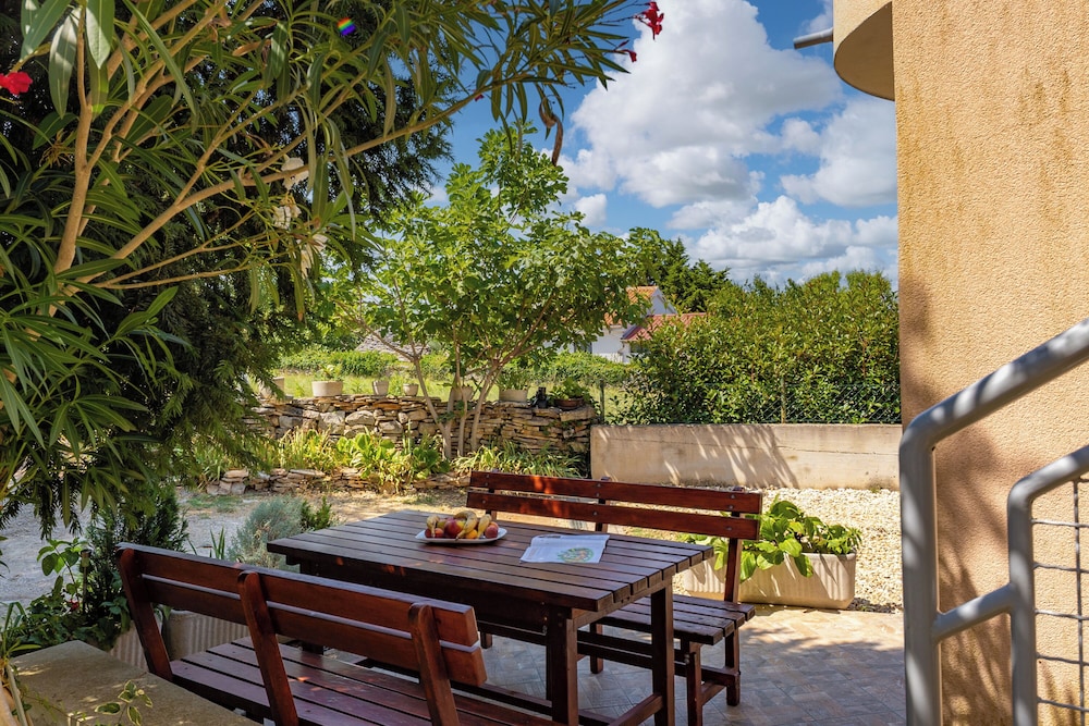 Peaceful Retreat Apartments With Terrace