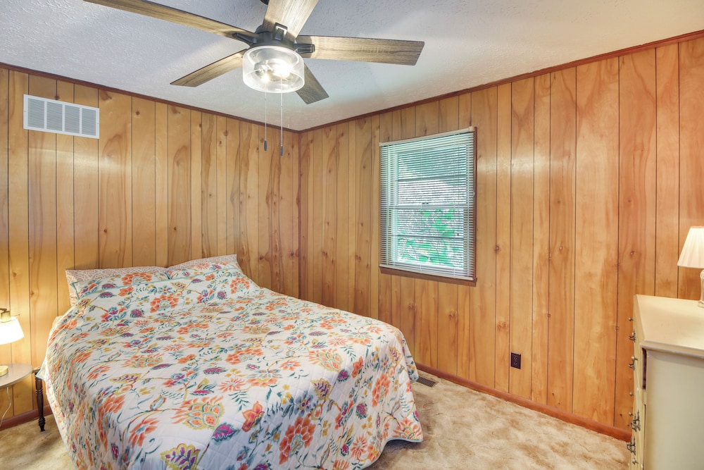 Family Home w/ Game Room! 1 Mi to Dale Hollow Lake