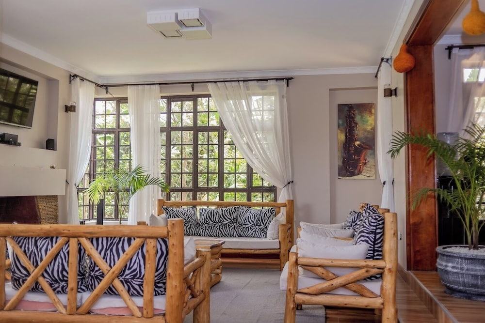 Lux Suites Enkarsis Bungalow Kisaju