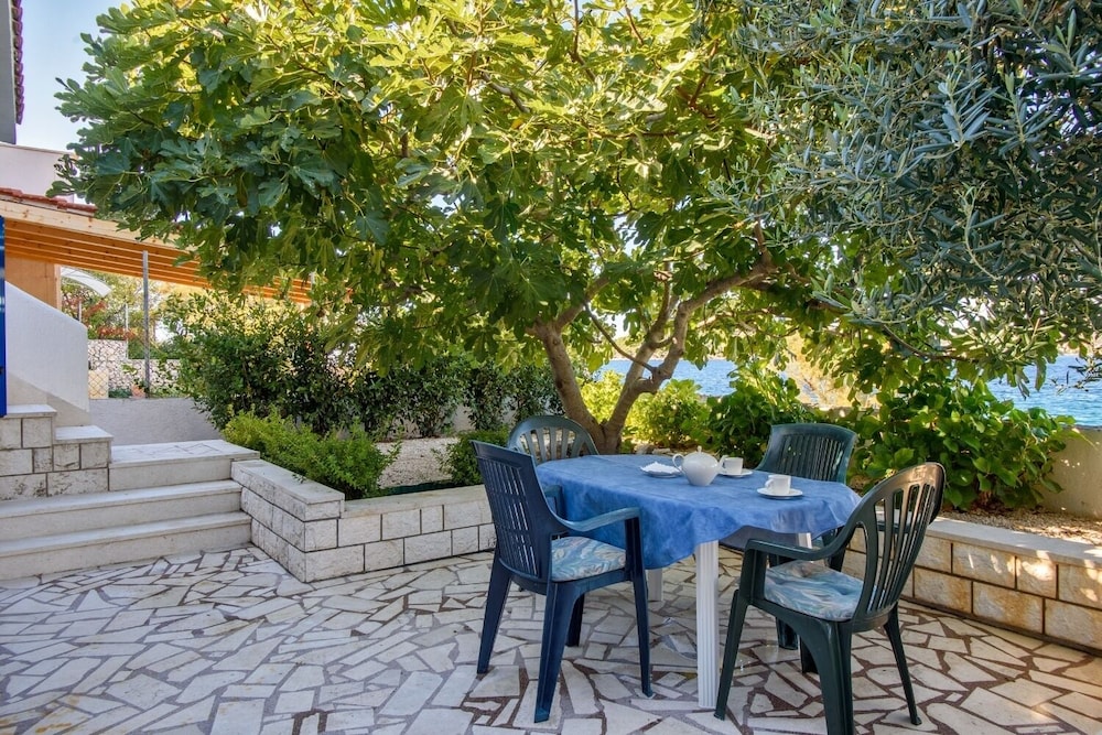 Modri Dragulj - With Pool - A1 view 3