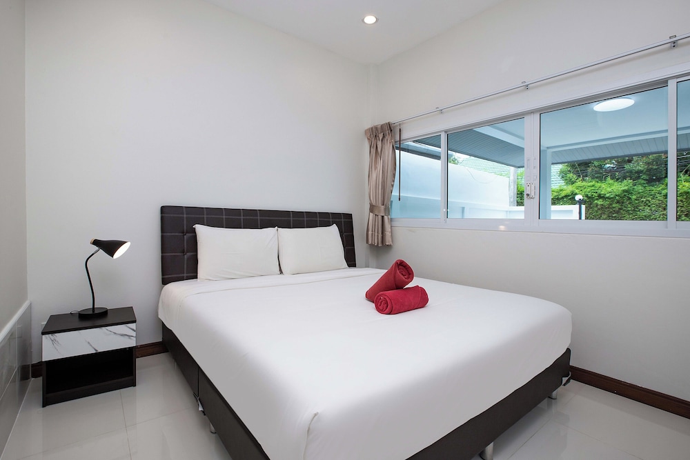 Holiday 2BR Jacuzzi Pool Villa Lancelot3