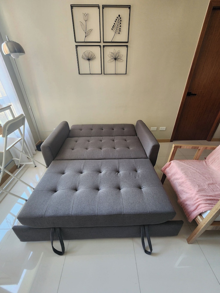 Cozy 1BR Condo in Mandaluyong City With City Skyline View