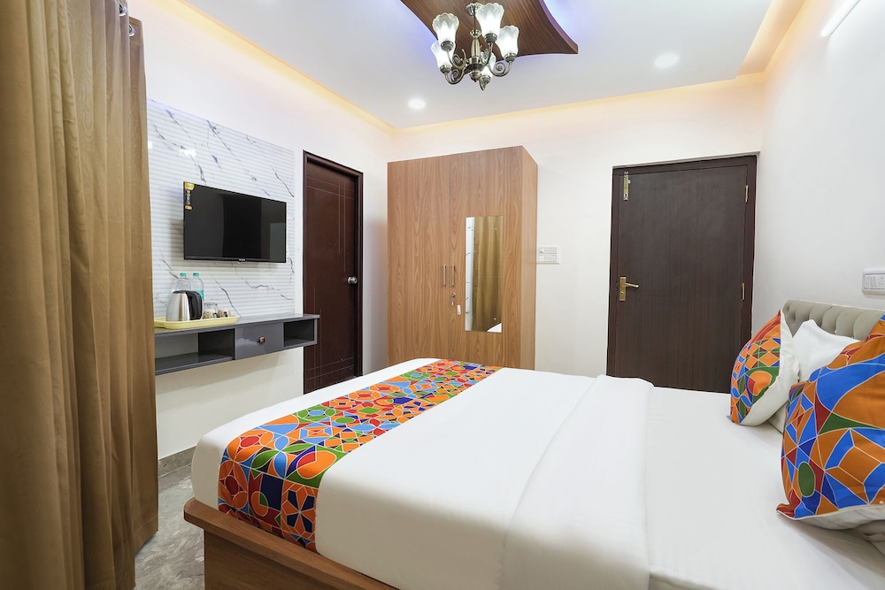 Fabhotel Royal Suites I
