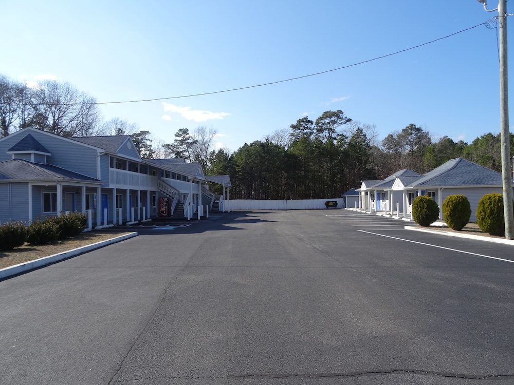 Village Inn and Suites